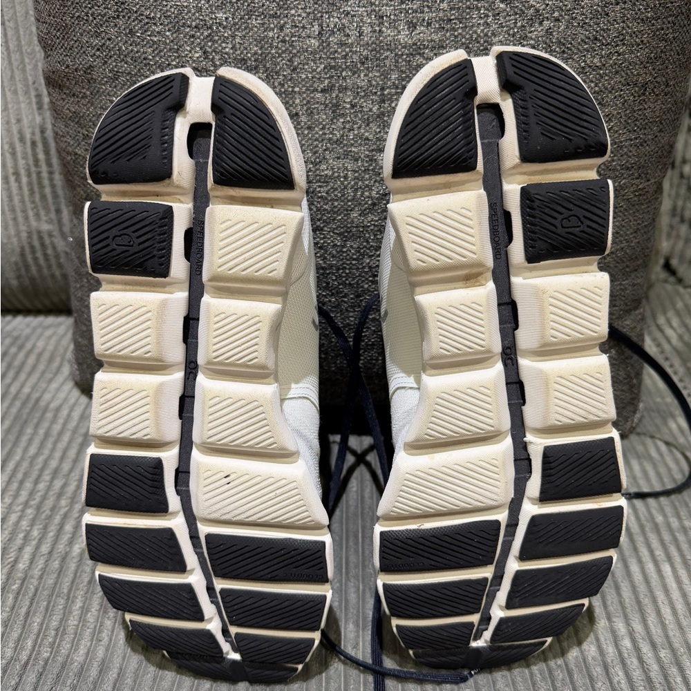 On Running Men's White and Black Sneakers Used in good condition - Picture 5 of 5